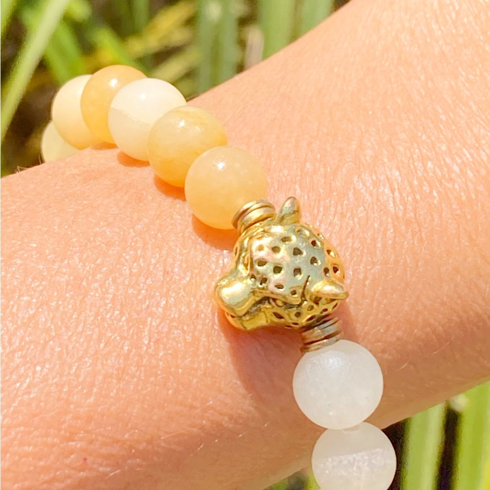 Honey Jade Jaguar Bracelet - Picture 4 of 8